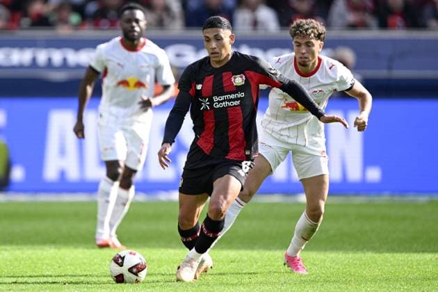 LEVERKUSEN - (lr) Ezequiel Fernandez of Bayer 04 Leverkusen, Neil el Aynaoui of RB Leipzig during the match between Bayer 04 Leverkusen and RB Leipzig at the Bay Arena on 20 September 2026 in Leverkusen, Germany. ANP Bundesliga 2026 27 xVIxANPxSportx xGerritxvanxKeulenxIVx 569419535 originalFilename: 569419535.jpg