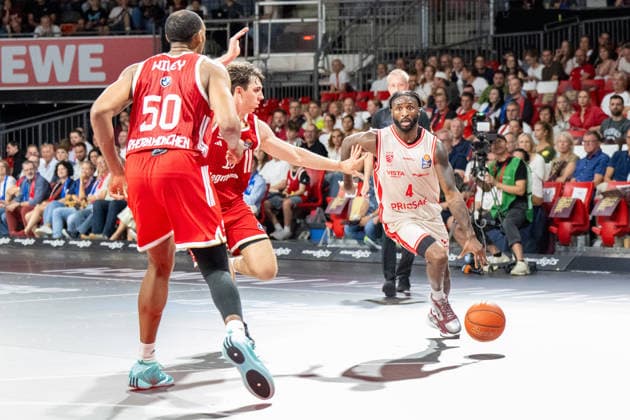 Austin Wiley 50 (FC Bayern Basketball), Justin Jessup 10 (FC Bayern Basketball), Jordan Jones 4 (BMA365 Bamberg Baskets), FC Bayern Basketball - BMA365 Bamberg Baskets, BBL, 1. Spieltag, 20.09.2026 Muenchen Bayern Deutschland