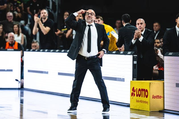 Neu Ulm, Deutschland, 20.09.26: Head Coach Carles Duran (MHP RIESEN Ludwigsburg) gestikuliert, gestik waehrend des Basketball Bundesliga Spiels zwischen ratiopharm ulm vs MHP Riesen Ludwigsburg in der ratiopharm Arena am 20. September 2026 in Neu Ulm, Deutschland. (Foto von Harry Langer DeFodi Images) ratiopharm Arena, Germany, 20.09.26: Head Coach Carles Duran (MHP RIESEN Ludwigsburg) gestures during the Basketball Bundesliga match between ratiopharm ulm vs MHP Riesen Ludwigsburg at Neu Ulm on September 20, 2026 in ratiopharm Arena, Germany. (Photo by Harry Langer DeFodi Images) (Photo by Harry Langer DeFodi Images) -