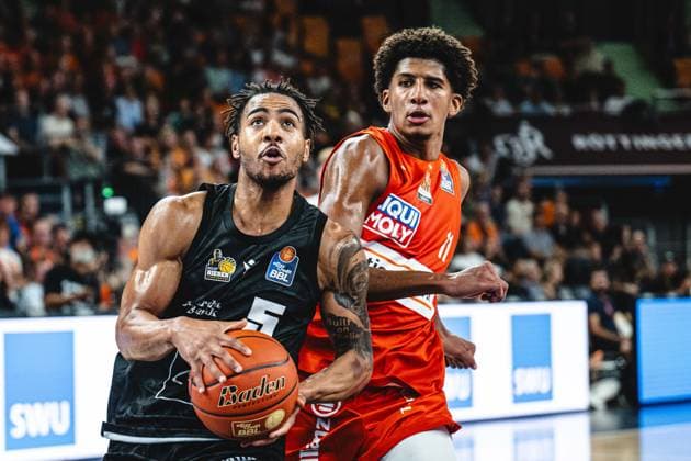 Neu Ulm, Deutschland, 20.09.26: Ish Leggett (MHP RIESEN Ludwigsburg) und Meissa Faye (ratiopharm ulm) im Zweikampf waehrend des Basketball Bundesliga Spiels zwischen ratiopharm ulm vs MHP Riesen Ludwigsburg in der ratiopharm Arena am 20. September 2026 in Neu Ulm, Deutschland. (Foto von Harry Langer DeFodi Images) ratiopharm Arena, Germany, 20.09.26: Ish Leggett (MHP RIESEN Ludwigsburg) und Meissa Faye (ratiopharm ulm) battle for the ball during the Basketball Bundesliga match between ratiopharm ulm vs MHP Riesen Ludwigsburg at Neu Ulm on September 20, 2026 in ratiopharm Arena, Germany. (Photo by Harry Langer DeFodi Images) (Photo by Harry Langer DeFodi Images) -