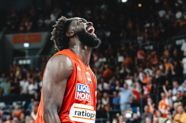 Neu Ulm, Deutschland, 20.09.26: Oluwasimisola Shittu (ratiopharm ulm) gestikuliert, gestik waehrend des Basketball Bundesliga Spiels zwischen ratiopharm ulm vs MHP Riesen Ludwigsburg in der ratiopharm Arena am 20. September 2026 in Neu Ulm, Deutschland. (Foto von Harry Langer DeFodi Images) ratiopharm Arena, Germany, 20.09.26: Oluwasimisola Shittu (ratiopharm ulm) gestures during the Basketball Bundesliga match between ratiopharm ulm vs MHP Riesen Ludwigsburg at Neu Ulm on September 20, 2026 in ratiopharm Arena, Germany. (Photo by Harry Langer DeFodi Images) (Photo by Harry Langer DeFodi Images) -