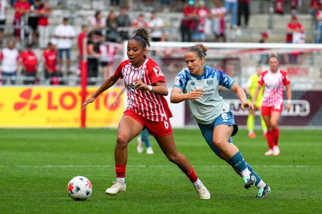 6 Nicole Ojukwu gewinnt einen Zweikampf, SC Freiburg vs. Bayer 04 Leverkusen, Fußball, 1. Bundesliga Frauen, 20.09.2026 SC Freiburg vs. Bayer 04 Leverkusen, Fußball, 1. Bundesliga Frauen, 20.09.202 Freiburg Copyright: xEibner-Pressefotox EP_PSA