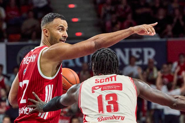 Deutsche Basketball Bundesliga (BBL), FC Bayern München Basketball vs BMA365 BAMBERG BASKETS, München FC Bayern Basketball, Bamberg Baskets MBA365, 2026-09-20 in München (BMW Park) THIEMANN Johannes (FC Bayern Basketball Power Forward (PF) Nr32-FCBB32), SCOTT Trevon (BMA365 Bamberg BASKETS Power Forward (PF) Nr13-BAM13) sportworld München BMW Park Bayern Deutschland
