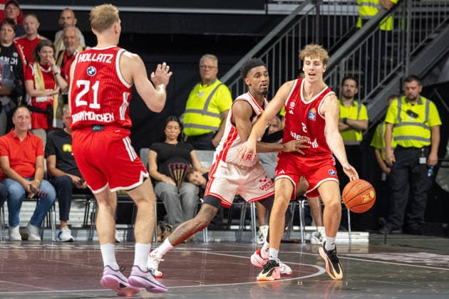 Justus Hollatz 21 (FC Bayern Basketball), Mylik Wilson 10 (BMA365 Bamberg Baskets), Tobias Jensen 8 (FC Bayern Basketball), FC Bayern Basketball - BMA365 Bamberg Baskets, BBL, 1. Spieltag, 20.09.2026 Muenchen Bayern Deutschland