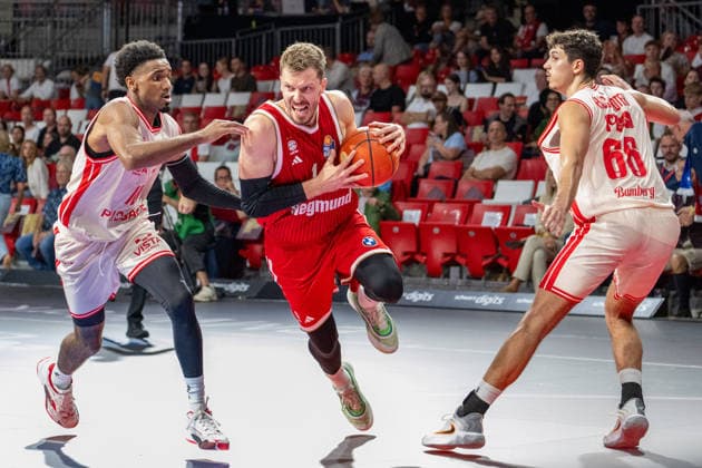 Mylik Wilson 10 (BMA365 Bamberg Baskets), Andreas Obst 13 (FC Bayern Basketball), Yuval Hochstaedter 66 (BMA365 Bamberg Baskets), FC Bayern Basketball - BMA365 Bamberg Baskets, BBL, 1. Spieltag, 20.09.2026 Muenchen Bayern Deutschland