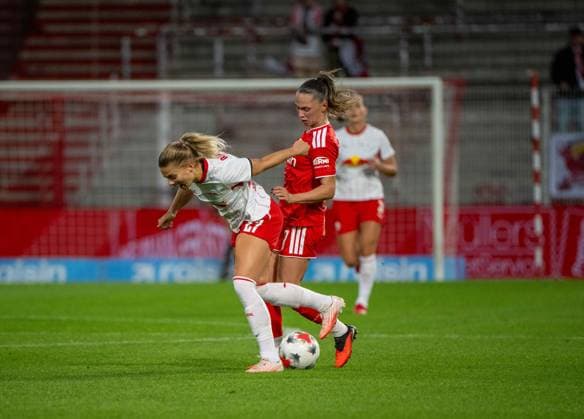 Fußball, Frauen, Saison 2026 2027, Google Pixel Frauen-Bundesliga (5. Spieltag), 1. FC Union Berlin - RB Leipzig, v. l. Therese Simonsson (RB Leipzig), Jill Janssens (1. Frauen 1. FC Union), 20.09.2026, Copyright: xMatthiasxKochx