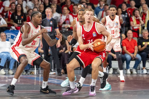 Hason Ward 20 (BMA365 Bamberg Baskets), Justus Hollatz 21 (FC Bayern Basketball), FC Bayern Basketball - BMA365 Bamberg Baskets, BBL, 1. Spieltag, 20.09.2026 Muenchen Bayern Deutschland