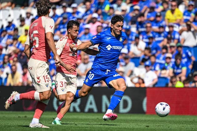 Getafe CF v Malaga CF - LaLiga EA Sports 2026 27 M. Satriano of Getafe runs with the ball during the LaLiga regular season Round 7 match against Malaga at the Coliseum in Getafe, Madrid, Spain, on September 20, 2026. Getafe Madrid Spain  Copyright: xShengxChengx originalFilename:cheng-laliga7g260920_npxx6.jpg