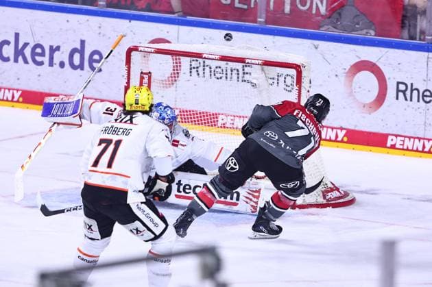 Daniel Fischbuch (Koelner Haie, 71) erzielt das Tor zum 2:0 fuer Koeln gegen Frankfurt GER, Kölner Haie vs Loewen Frankfurt, Eishockey, PENNY DEL, 2. Spieltag, Spielzeit 2026 2027, 20.09.2026 GER, Kölner Haie vs Loewen Frankfurt, Eishockey, PENNY DEL, 2. Spieltag, Spielzeit 2026 2027, 20.09.2026 Koeln Copyright: xEibner-Pressefoto RenexWeissx EP_RWS