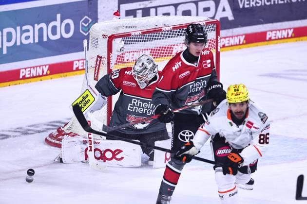Parade von Janne Juvonen (Koelner Haie, 30) GER, Kölner Haie vs Loewen Frankfurt, Eishockey, PENNY DEL, 2. Spieltag, Spielzeit 2026 2027, 20.09.2026 GER, Kölner Haie vs Loewen Frankfurt, Eishockey, PENNY DEL, 2. Spieltag, Spielzeit 2026 2027, 20.09.2026 Koeln Copyright: xEibner-Pressefoto RenexWeissx EP_RWS