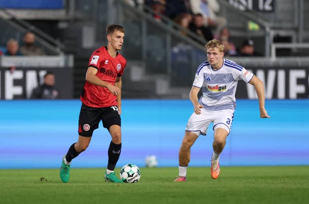20.09.2026, Fussball 3. Liga, SV Wehen Wiesbaden - MSV Duisburg, v.l., Justin Janitzek (SV Wehen Wiesbaden), Frederik Christensen (MSV Duisburg) DFL DFB REGULATIONS PROHIBIT ANY USE OF PHOTOGRAPHS AS IMAGE SEQUENCES AND OR QUASI-VIDEO. xdcx Copyright: HMBxMedia Claus
