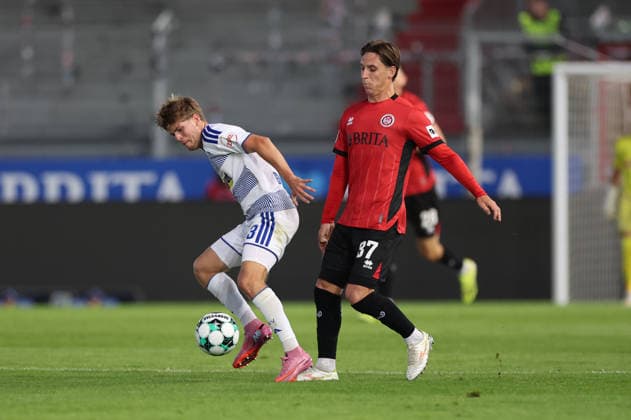20.09.2026, Fussball 3. Liga, SV Wehen Wiesbaden - MSV Duisburg, v.l., Frederik Christensen (MSV Duisburg), Max Brandt (SV Wehen Wiesbaden) DFL DFB REGULATIONS PROHIBIT ANY USE OF PHOTOGRAPHS AS IMAGE SEQUENCES AND OR QUASI-VIDEO. xdcx Copyright: HMBxMedia Claus