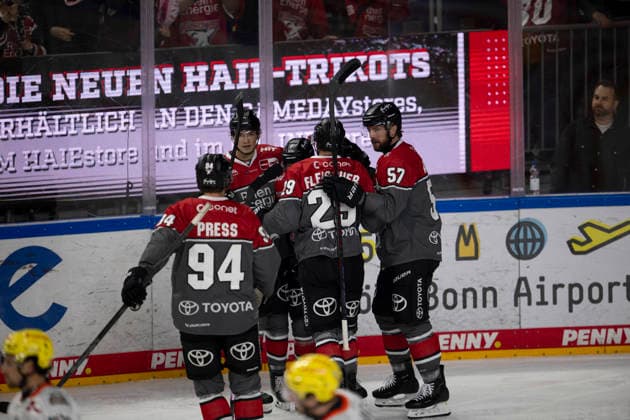 PENNY DEL 1; Kölner Haie - Löwen Frankfurt; Köln, 20.09.2026 Robin Press (Kölner Haie, Verteidigung, 94); Brady Austin (Kölner Haie, Verteidigung, 57); Tim Fleischer (Kölner Haie, Sturm, 29); PENNY DEL 1; Kölner Haie - Löwen Frankfurt am 20.09.2026 in der Lanxessarena in Köln (Deutschland). Copyright: xBEAUTIFULxSPORTS AndreasxDickx