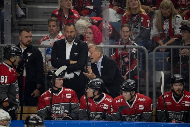 PENNY DEL 1; Kölner Haie - Löwen Frankfurt; Köln, 20.09.2026 Thomas Berglund (Kölner Haie, Head Coach); Moritz Müller (Kölner Haie, Verteidigung, 91); PENNY DEL 1; Kölner Haie - Löwen Frankfurt am 20.09.2026 in der Lanxessarena in Köln (Deutschland). Copyright: xBEAUTIFULxSPORTS AndreasxDickx