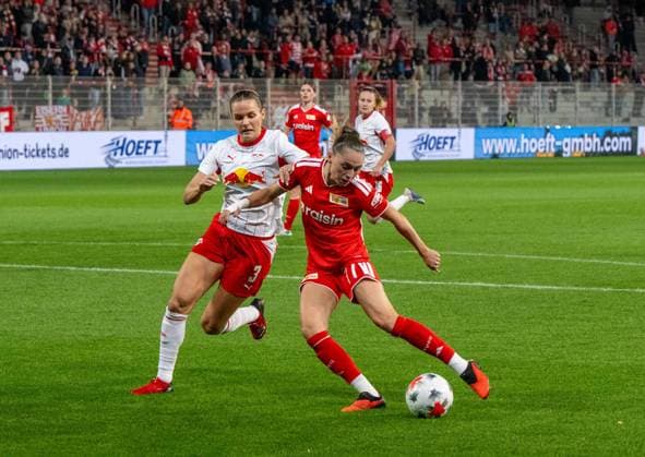 Fußball, Frauen, Saison 2026 2027, Google Pixel Frauen-Bundesliga (5. Spieltag), 1. FC Union Berlin - RB Leipzig, v. l. Andrea Norheim (RB Leipzig), Chance Jill Janssens (1. Frauen 1. FC Union), 20.09.2026, Copyright: xMatthiasxKochx