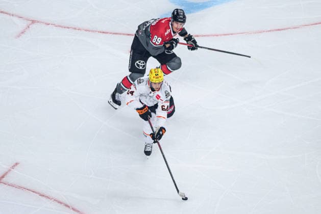 COLOGNE, GERMANY - 20 SEPTEMBER, 2026: Gregor MacLeod, Markus Schweiger - The PENNY DEL Ice hockey, Eishockey match Koelner Haie vs. Loewen Frankfurt at LANXESS arena.  Copyright: xVitaliixKliuievx