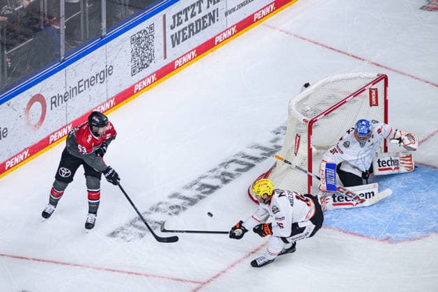 COLOGNE, GERMANY - 20 SEPTEMBER, 2026: - The PENNY DEL Ice hockey, Eishockey match Koelner Haie vs. Loewen Frankfurt at LANXESS arena.  Copyright: xVitaliixKliuievx