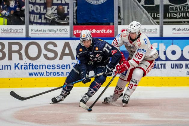 Zweikampf zwischen Robbie Czarnik (Towerstars Ravensburg, 77) und Nick Maehler (Eisbaeren Regensburg, 29), GER, Ravensburg Towerstars vs. Eisbaeren Regensburg, Eishockey, DEL2 Hauptrunde, 2. Spieltag, Spielzeit 2026 2027, 20.09.2026 GER, Ravensburg Towerstars vs. Eisbaeren Regensburg, Eishockey, DEL2 Hauptrunde, 2. Spieltag, Spielzeit 2026 2027, 20.09.2026 Ravensburg Copyright: xEibner-Pressefoto MaximilianxRistx EP_MRT