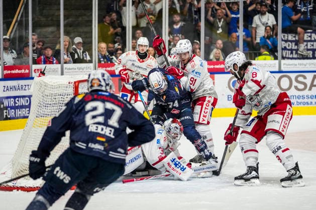 Torchance zum 1:1 von Denis Pfaffengut (Towerstars Ravensburg, 76) gegen Oskar Autio (Eisbaeren Regensburg, 31) Taylor Vause (Eisbaeren Regensburg, 91), GER, Ravensburg Towerstars vs. Eisbaeren Regensburg, Eishockey, DEL2 Hauptrunde, 2. Spieltag, Spielzeit 2026 2027, 20.09.2026 GER, Ravensburg Towerstars vs. Eisbaeren Regensburg, Eishockey, DEL2 Hauptrunde, 2. Spieltag, Spielzeit 2026 2027, 20.09.2026 Ravensburg Copyright: xEibner-Pressefoto MaximilianxRistx EP_MRT