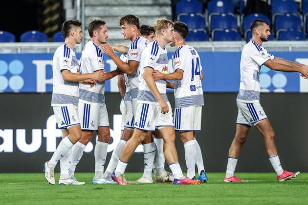 Fussball, 3.Liga Saison 2026 2027 7.Spieltag SV Wehen Wiesbaden - MSV Duisburg 20.09.2026, BRITA-Arena Torjubel MSV Duisburg nach dem Tor zum 1-0 durch Dominik Kother (MSV Duisburg, 11) die Spieler freuen sich Wiesbaden BRITA-Arena Hessen Deutschland