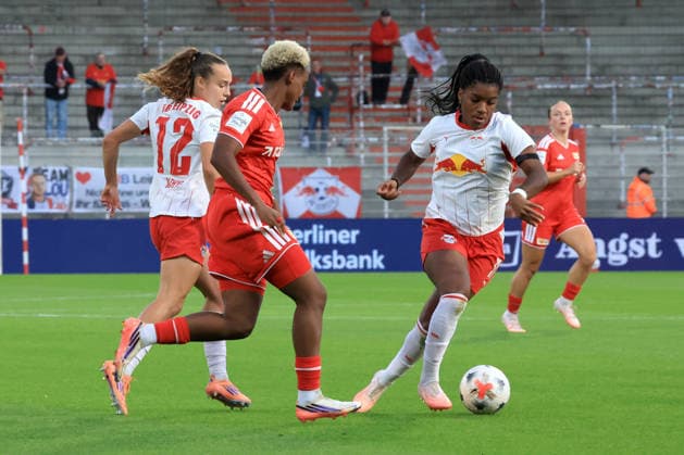 20.09.2026, GER Deutschland, Fussball, 1.Fussballbundesliga, Frauen, 2026 2027, Alte Foersterei, 1.FC Union vs. RB Leibzig Naika Reissner ( 1.FC Union Berlin 42 ), Jasmin Mathys ( RB Leipzig 12 ), DELICE BOBOY ( RB Leipzig 17 ) 1. Liga: DFB DFL regulations prohibit any use of photographs as image sequences and or quasi-video) nordphoto GmbH Engler Berlin Stadion Alte Foersterei Berlin Deutschland Copyright: xNordphotox xEnglerx