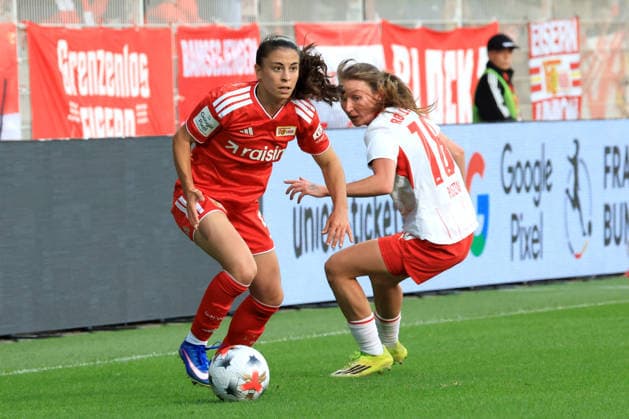 20.09.2026, GER Deutschland, Fussball, 1.Fussballbundesliga, Frauen, 2026 2027, Alte Foersterei, 1.FC Union vs. RB Leibzig Judit Pujols ( 1.FC Union Berlin 5 ), Sara Pusztai ( RB Leipzig 18 ) 1. Liga: DFB DFL regulations prohibit any use of photographs as image sequences and or quasi-video) nordphoto GmbH Engler Berlin Stadion Alte Foersterei Berlin Deutschland Copyright: xNordphotox xEnglerx
