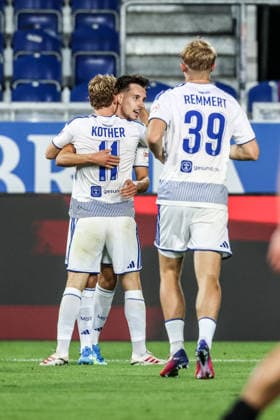 Fussball, 3.Liga Saison 2026 2027 7.Spieltag SV Wehen Wiesbaden - MSV Duisburg 20.09.2026, BRITA-Arena Torjubel MSV Duisburg nach dem Tor zum 20 durch Dominik Kother (MSV Duisburg, 11) die Spieler freuen sich Wiesbaden BRITA-Arena Hessen Deutschland