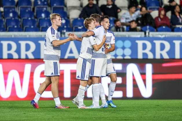 Fussball, 3.Liga Saison 2026 2027 7.Spieltag SV Wehen Wiesbaden - MSV Duisburg 20.09.2026, BRITA-Arena Torjubel MSV Duisburg nach dem Tor zum 20 durch Dominik Kother (MSV Duisburg, 11) die Spieler freuen sich Wiesbaden BRITA-Arena Hessen Deutschland