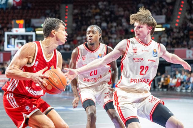 Vladimir Lucic 11 (FC Bayern Basketball), Hason Ward 20 (BMA365 Bamberg Baskets), Jakob Lang 22 (BMA365 Bamberg Baskets), FC Bayern Basketball - BMA365 Bamberg Baskets, BBL, 1. Spieltag, 20.09.2026 Muenchen Bayern Deutschland