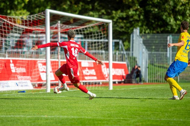 Colin Kroll-Thiel (GFC.) hatte kurz nach seiner Einwechslung den 6. Saisontreffer auf dem Fuß, traf jedoch nur den Pfosten GER, Fussball, Herren, Regionalliga Nordost, Saison 2026-2027, 9. Spieltag, Greifswalder FC - FSV 63 Luckenwalde