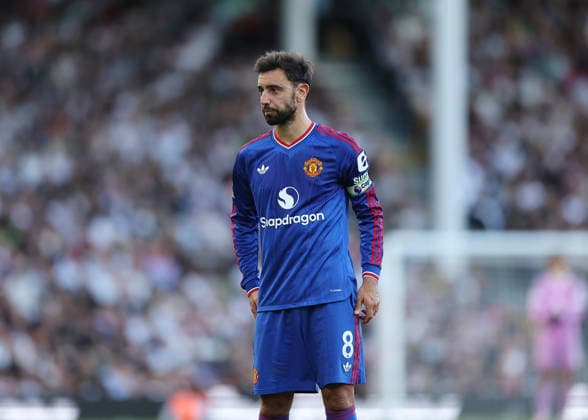 20th September 2026; Craven Cottage, London, England; Premier League Football, Fulham versus Manchester United, ManU Bruno Fernandes of Manchester United JohnxPatrickxFletcher