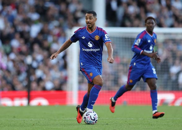 20th September 2026; Craven Cottage, London, England; Premier League Football, Fulham versus Manchester United, ManU Youri Tielemans of Manchester United on the ball JohnxPatrickxFletcher