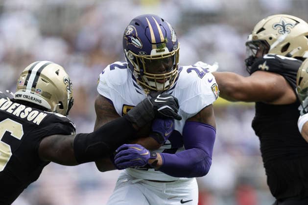 BALTIMORE, MD - SEPTEMBER 20: Baltimore Ravens running back Derrick Henry (22) fights for extra yards during a NFL, American Football Herren, USA football game between New Orleans Saints and Baltimore Ravens September 20, 2026 at M&T Bank Stadium in Baltimore, MD (Photo by Charles Brock Icon Sportswire) NFL: SEP 20 Saints at Ravens EDITORIAL USE ONLY Icon260920009