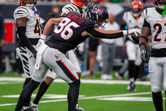 September 20, 2026: Houston Texans tight end Dalton Schultz (86) celebrates a first down during a game between the Cincinnati Bengals and the Houston Texans in Houston, TX. .. CSM - ZUMAc04_ 20260920_zma_c04_050 Copyright: xTraskxSmithx
