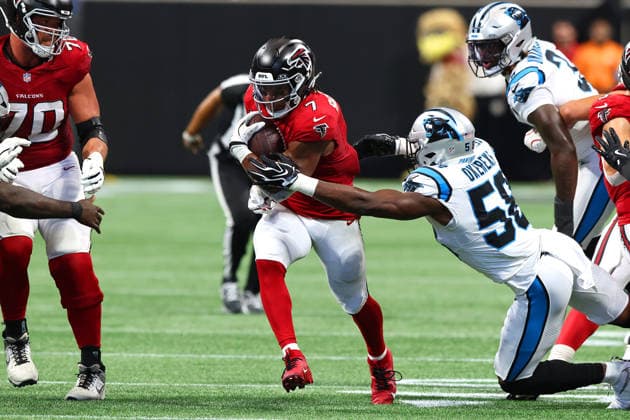 ATLANTA, GA - SEPTEMBER 20: Bijan Robinson (7) of the Atlanta Falcons breaks free of Bobby Okereke (58) of the Carolina Panthers during the Sunday afternoon NFL, American Football Herren, USA game between the Atlanta Falcons and the Carolina Panthers on September 20, 2026 at the Mercedes-Benz Stadium in Atlanta, Georgia. (Photo by David J. Griffin Icon Sportswire) NFL: SEP 20 Panthers at Falcons EDITORIAL USE ONLY Icon9532609200629