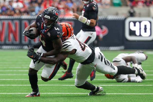 HOUSTON, TX - SEPTEMBER 20: Running back Woody Marks 4 of the Houston Texans runs with the ball as linebacker Barrett Carter 49 of the Cincinnati Bengals attempts to tackle him during the NFL, American Football Herren, USA football game between the Houston Texans and Cincinnati Bengals on September 20, 2026, at Reliant Stadium in Houston, TX. (Photo by David Buono Icon Sportswire) NFL: SEP 20 Bengals at Texans EDITORIAL USE ONLY Icon260920013