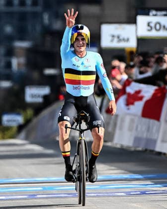 2026 UCI Road World Championships Picture by Simon Wilkinson SWpix.com - 20 09 2026 - Cycling - 2026 UCI Road World Championships - MontrÃ al, Canada - Men Elite Individual Time Trial (ITT) - Remco Evenepoel (Belgium) wins the Men Elite Individual Time Trial (ITT) to become World Champion MontrÃ al Avenue du Parc Canada Copyright: x xSWpix.comx(t axPhotographyxHubxLtd)xSimonxWilkinson SWpix.comx SWP-3521-0489