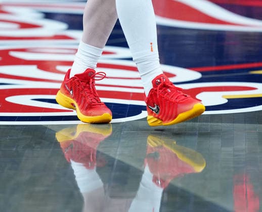 INDIANAPOLIS, IN - SEPTEMBER 20: Indiana Fever guard Caitlin Clark (22) wears her NIKE Caitlin 1 Sea of Red shoes while warming up before the game against the Washington Mystics on September 20, 2026, at Gainbridge Fieldhouse in Indianapolis, Indiana. (Photo by Brian Spurlock Icon Sportswire) WNBA, Basketball Damen, USA SEP 20 Washington Mystics at Indiana Fever EDITORIAL USE ONLY Icon26092010