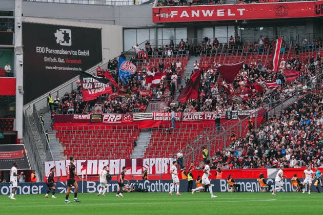 20.09.2026, xjmrgnx, Fussball 1.Bundesliga, Bayer 04 Leverkusen - RB Leipzig v.l. der Auswärtsblock der mitgereisten Fans von RB Leipzig ist zu sehen (DFL DFB REGULATIONS PROHIBIT ANY USE OF PHOTOGRAPHS as IMAGE SEQUENCES and or QUASI-VIDEO) Leverkusen