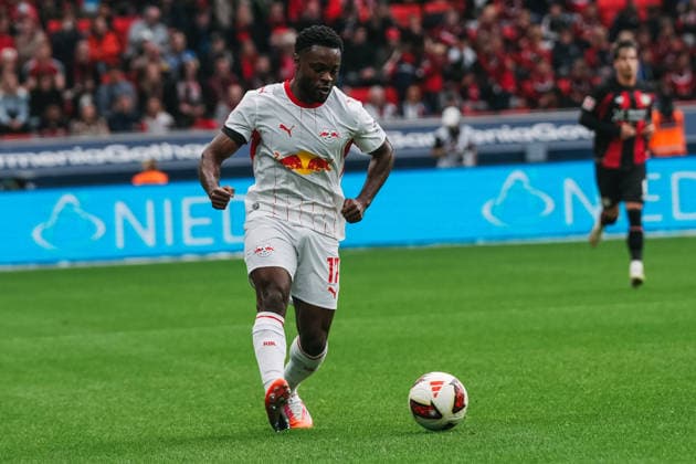 20.09.2026, xjmrgnx, Fussball 1.Bundesliga, Bayer 04 Leverkusen - RB Leipzig v.l. Ridle Baku (17, Leipzig) mit einer Hereingabe (DFL DFB REGULATIONS PROHIBIT ANY USE OF PHOTOGRAPHS as IMAGE SEQUENCES and or QUASI-VIDEO) Leverkusen