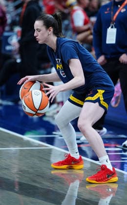 INDIANAPOLIS, IN - SEPTEMBER 20: Indiana Fever guard Caitlin Clark (22) wears her NIKE Caitlin 1 Sea of Red shoes while warming up before the game against the Washington Mystics on September 20, 2026, at Gainbridge Fieldhouse in Indianapolis, Indiana. (Photo by Brian Spurlock Icon Sportswire) WNBA, Basketball Damen, USA SEP 20 Washington Mystics at Indiana Fever EDITORIAL USE ONLY Icon26092013