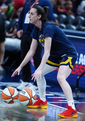 INDIANAPOLIS, IN - SEPTEMBER 20: Indiana Fever guard Caitlin Clark (22) wears her NIKE Caitlin 1 Sea of Red shoes while warming up before the game against the Washington Mystics on September 20, 2026, at Gainbridge Fieldhouse in Indianapolis, Indiana. (Photo by Brian Spurlock Icon Sportswire) WNBA, Basketball Damen, USA SEP 20 Washington Mystics at Indiana Fever EDITORIAL USE ONLY Icon26092018