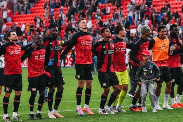 20.09.2026, xjmrgnx, Fussball 1.Bundesliga, Bayer 04 Leverkusen - RB Leipzig v.l. Jonas Hofmann (7, Leverkusen), Moussa Diaby (19, Leverkusen), Edmond Tapsoba (12, Leverkusen), Patrik Schick (14, Leverkusen), Jarell Quansah (4, Leverkusen), Janis Blaswich (28, Leverkusen), Loic Bade (5, Leverkusen), Malik Tillman (10, Leverkusen) und Victor Boniface (22, Leverkusen) feiern den Sieg vor den eigenen Fans (DFL DFB REGULATIONS PROHIBIT ANY USE OF PHOTOGRAPHS as IMAGE SEQUENCES and or QUASI-VIDEO) Leverkusen