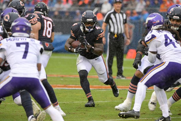 Chicago Bears running back D Andre Swift (4) runs up the middle against the Minnesota Vikings during a game at Soldier Field in Chicago on Sunday, September 20, 2026.  CHI20260920104 MARKxBLACK