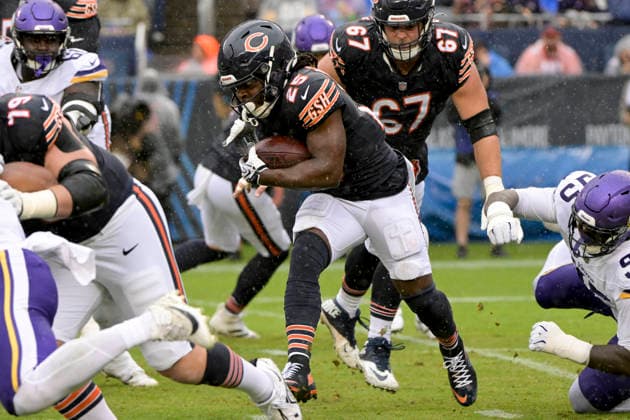 Chicago Bears running back Kyle Monangai (25) runs ball against the Minnesota Vikings during a game at Soldier Field in Chicago on Sunday, September 20, 2026.  CHI20260920108 MARKxBLACK