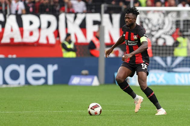 Edmond Tapsoba (Bayer 04 Leverkusen) schaut waehrend des Spiels der 1. Bundesliga zwischen Bayer 04 Leverkusen und RB Leipzig, BayArena am 20. September 2026 in Leverkusen, Deutschland. (Foto von Oliver Kaelke DeFodi Images) +++ Edmond Tapsoba (Bayer 04 Leverkusen) looks on during the Bundesliga match between Bayer 04 Leverkusen and RB Leipzig at BayArena on September 20, 2026 in Leverkusen, Germany. (Photo by Oliver Kaelke DeFodi Images) DFB DFL REGULATIONS PROHIBIT ANY USE OF PHOTOGRAPHS AS IMAGE SEQUENCES AND OR QUASI-VIDEO. (Photo by Oliver Kaelke DeFodi Images) -
