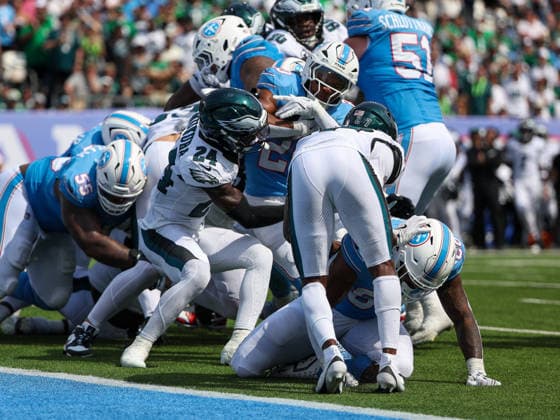 Sep 20, 2026; Nashville, TN, USA; Tennessee Titans running back Tony Pollard (20) stopped at the goal line during the NFL, American Football Herren, USA regular season game between the Philadelphia Eagles and Tennessee Titans at Nissan Stadium. Mandatory Credit: -Cal Media Nashville USA - ZUMAc04_ 20260920_zma_c04_068 Copyright: xStephenxFurstx