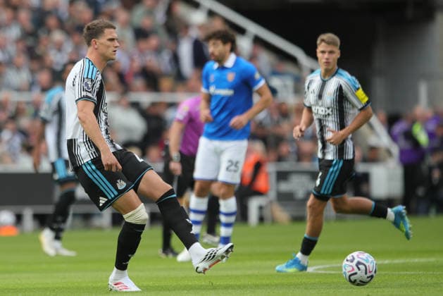 Newcastle United v Hull City, Premier League Sven Botman of Newcastle United during the Premier League match between Newcastle United and Hull City at St. James s Park, Newcastle, UK on 19 September 2026. Newcastle St. James s Park Tyne and Wear UK Editorial use only DataCo restrictions apply See www.football-dataco.com , Copyright: xAlunxRobertsx PSI-24902-0212
