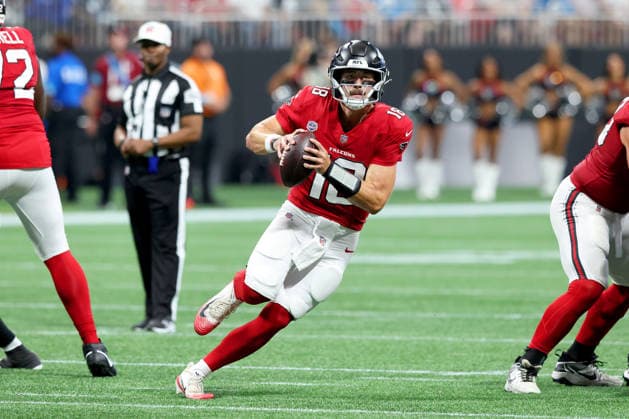 ATLANTA, GA - SEPTEMBER 20: Quarterback Jack Strand (18) of the Atlanta Falcons scrambles during the Sunday afternoon NFL, American Football Herren, USA game between the Atlanta Falcons and the Carolina Panthers on September 20, 2026 at the Mercedes-Benz Stadium in Atlanta, Georgia. (Photo by David J. Griffin Icon Sportswire) NFL: SEP 20 Panthers at Falcons EDITORIAL USE ONLY Icon9532609201148