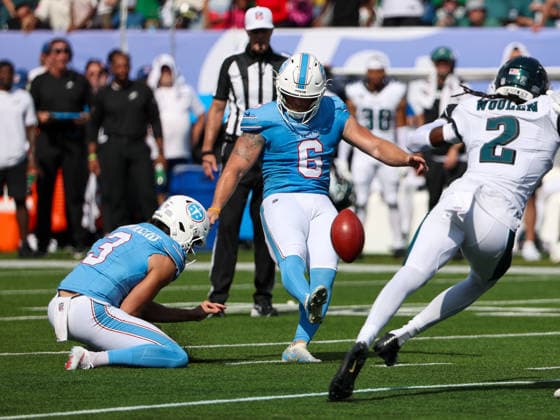 Sep 20, 2026; Nashville, TN, USA; Tennessee Titans place kicker Joey Slye (6) kicks the go-ahead field goal at the end of the NFL, American Football Herren, USA regular season game between the Philadelphia Eagles and Tennessee Titans at Nissan Stadium. Mandatory Credit: -Cal Media NFL 2026: Eagles Vs Titans SEP 20  - ZUMAc04_ 20260920_zma_c04_069 Copyright: xStephenxFurstx